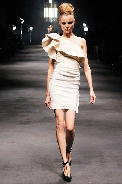 Look 3